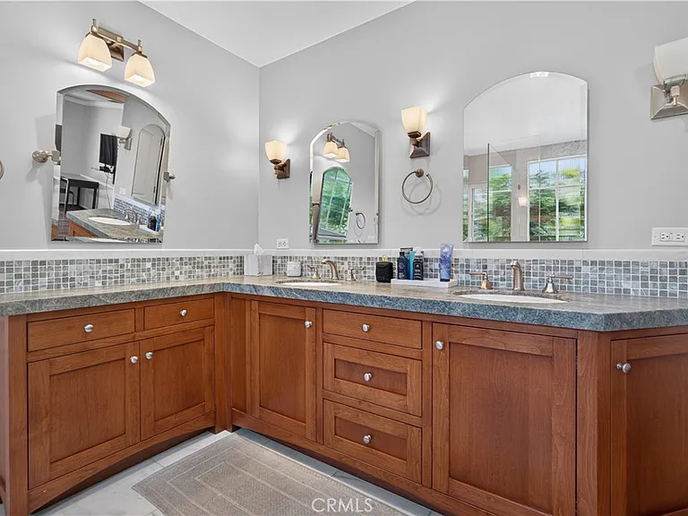 2711 Sweetbriar Dr — Photo 23
