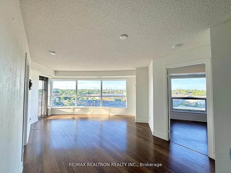 135 Village Green Sq #824 — Photo 2