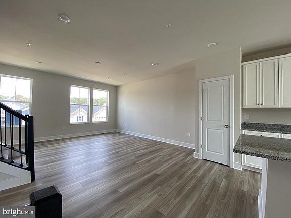 5th image of 10558 Roundstone Ln