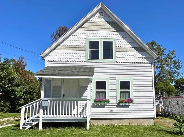 4 Dewey Mowry Street, Lubec, ME 04652