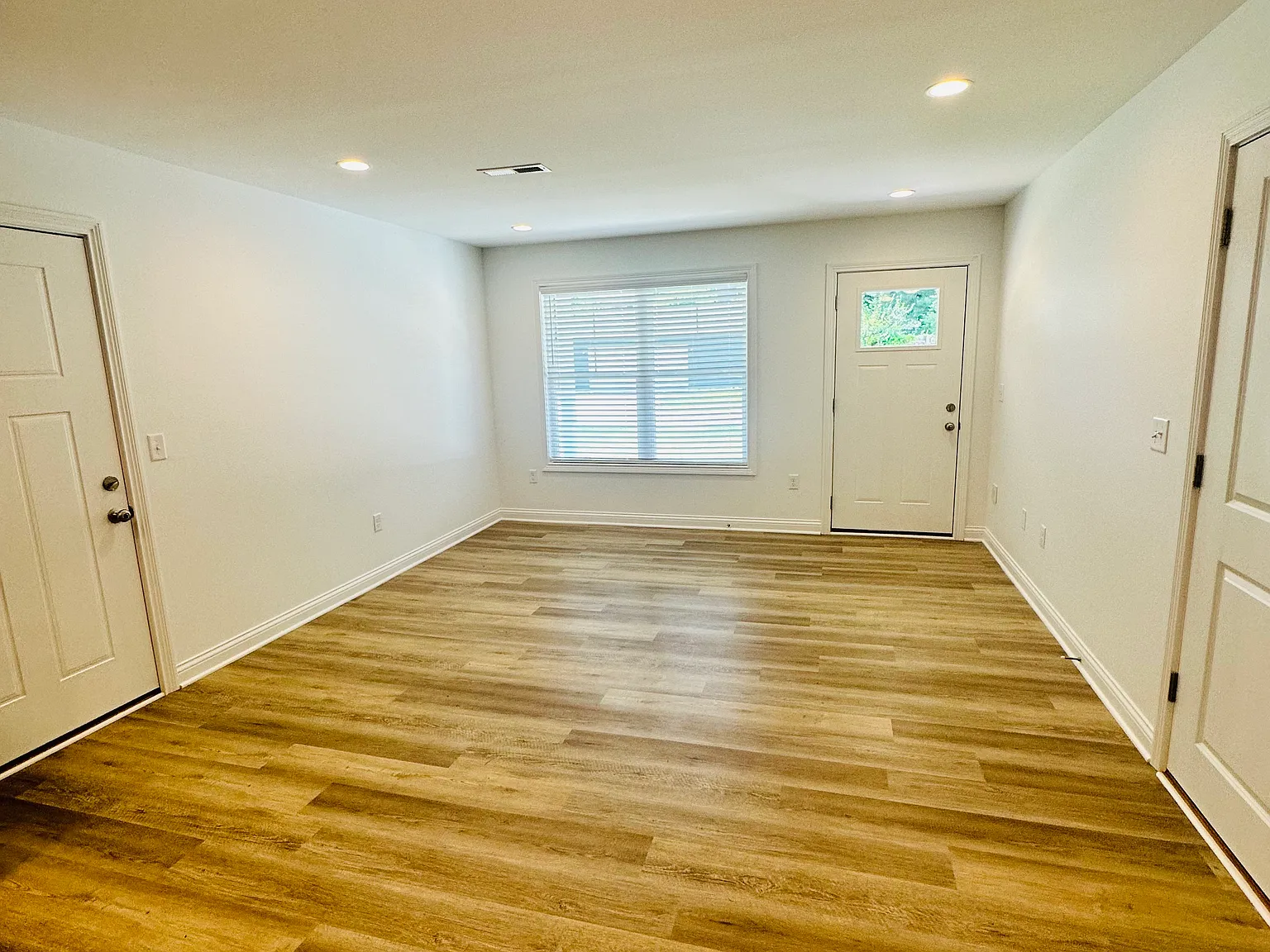 2 bed, 1058 sqft, $1,600 — Photo 3