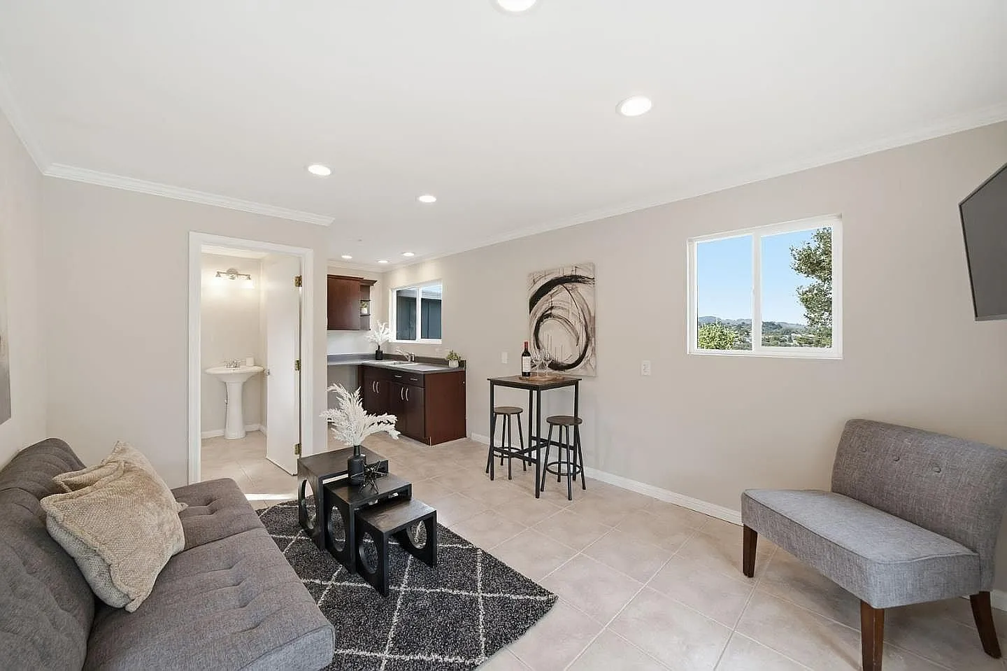 5 bed, 1760 sqft, $12,000 — Photo 1