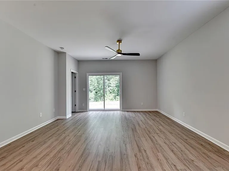 175 Grey Falcon Ave — Photo 5