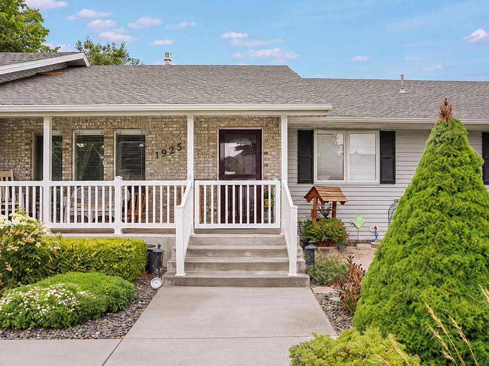 1925 Bitterroot Dr