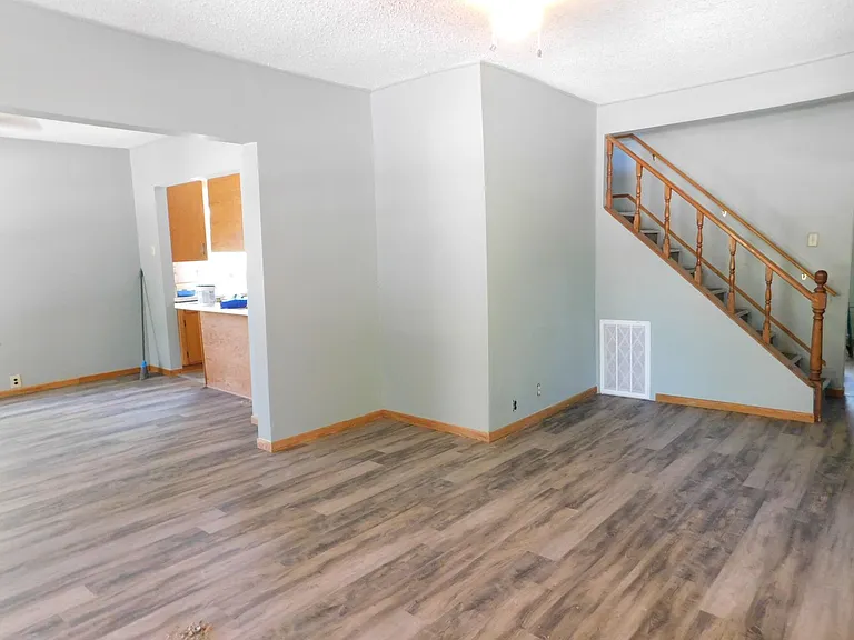 113 S Oak St — Photo 16