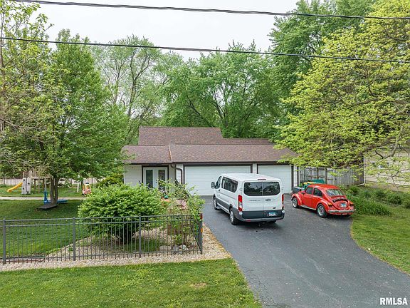 5th image of 838 Willard St