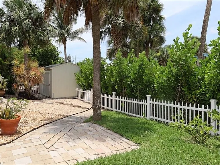 6123 Montego Bay Loop — Photo 23