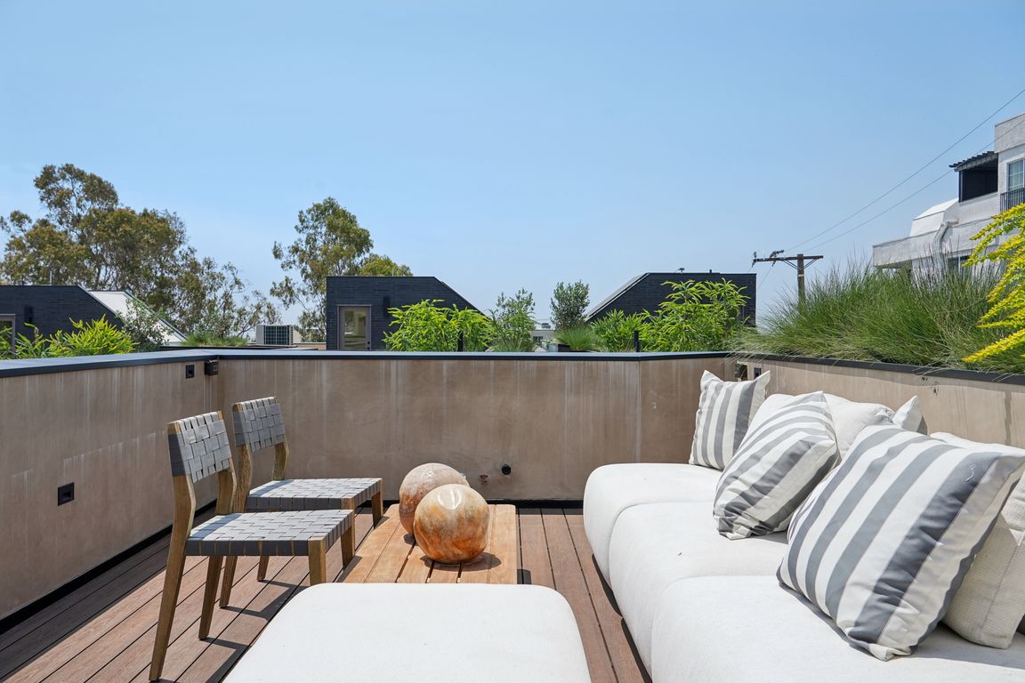 927 1/2 Hilldale Ave, West Hollywood, CA 90069 | MLS