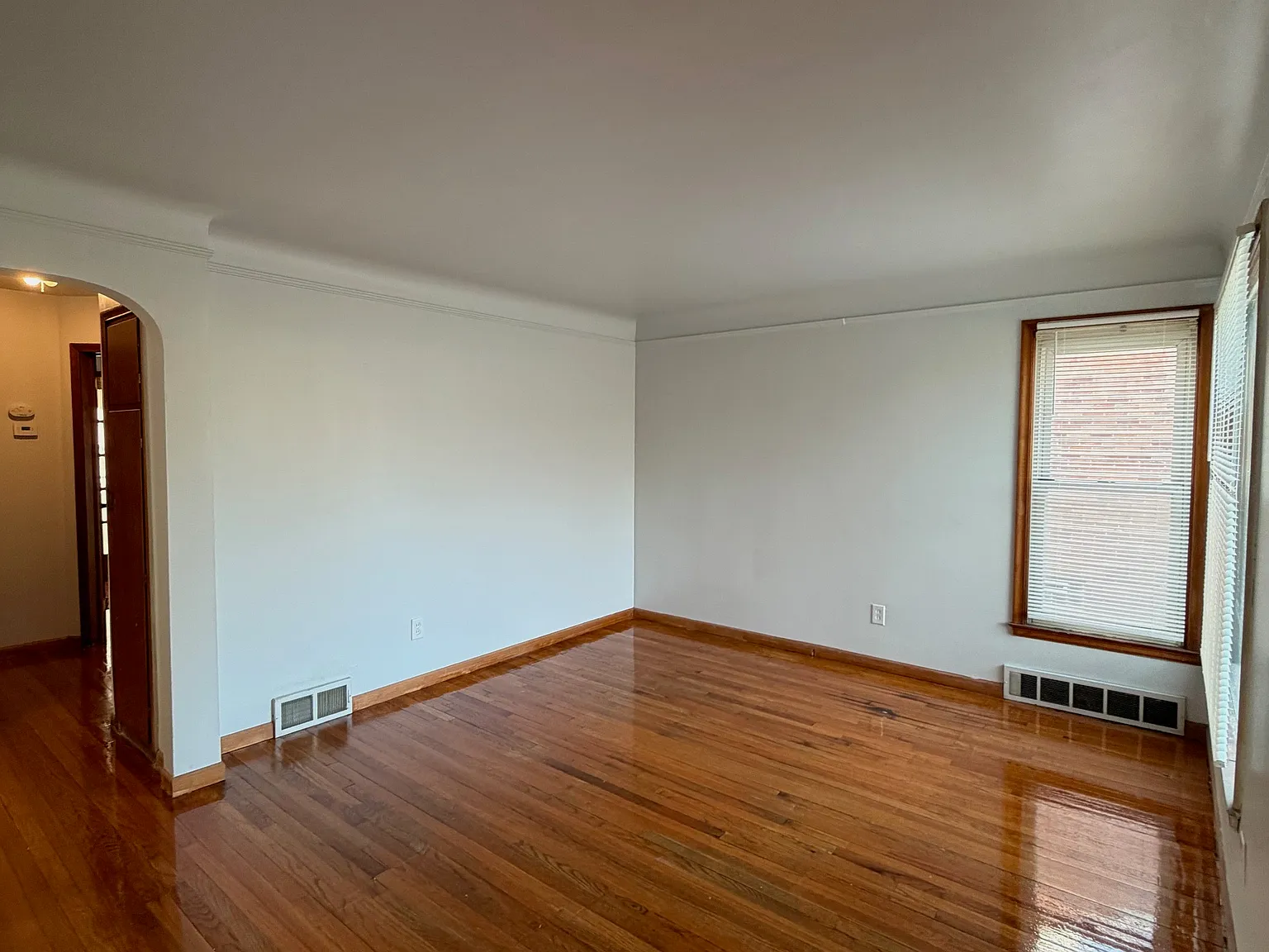3 bed, 1.5 bath, 1220 sqft, $1,500 — Photo 2