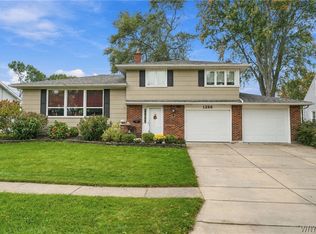 1266 Greenbrier Ln, North Tonawanda, NY 14120