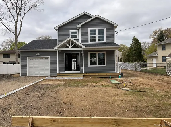 492 Blue Point Road, Farmingville, NY 11738