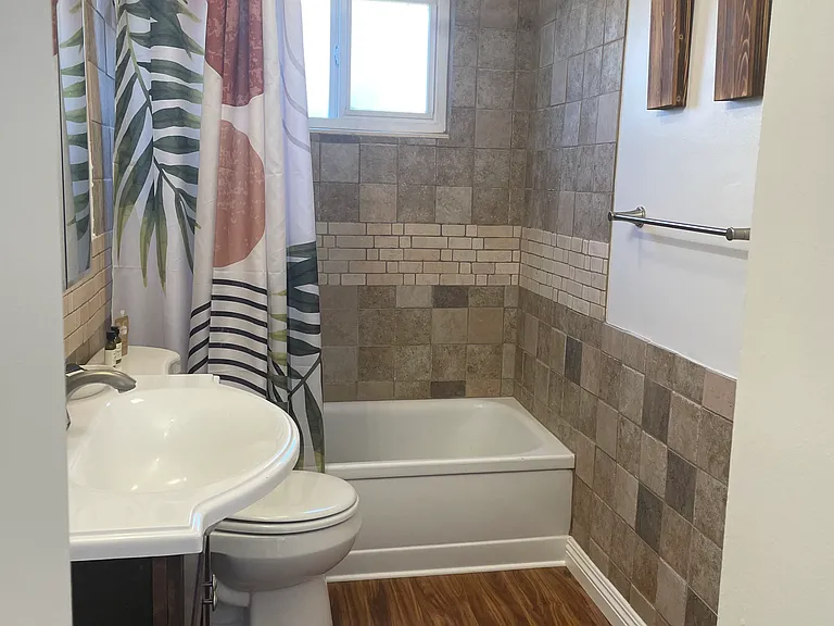 520 Stewart St #1 — Photo 3