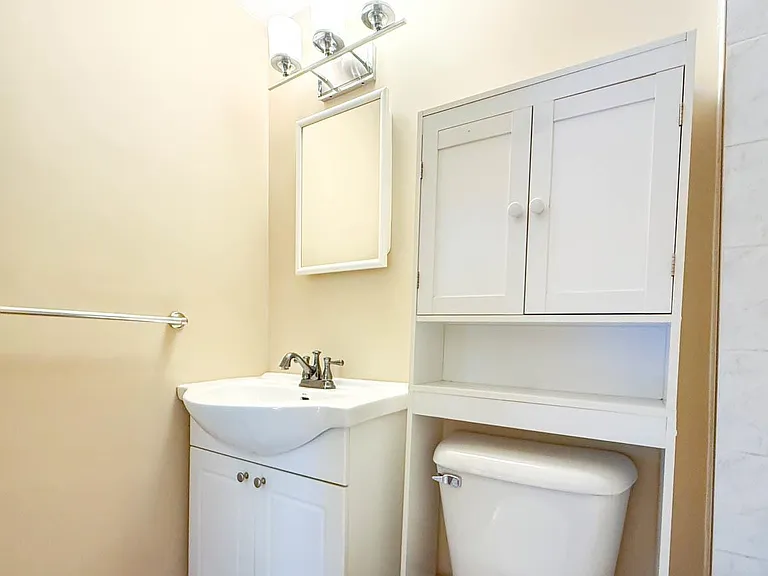 461 W 16th St #102 — Photo 19