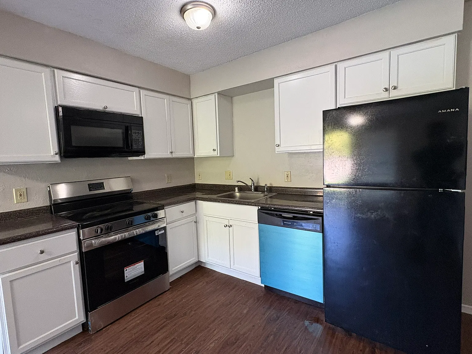 2 bed, 700 sqft, $974 — Photo 1