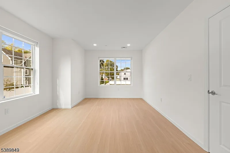 Building Photo - 70 Ridgedale Ave #207