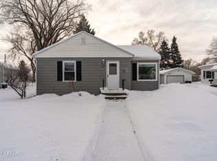 819 15th Ave S, Grand Forks, ND 58201