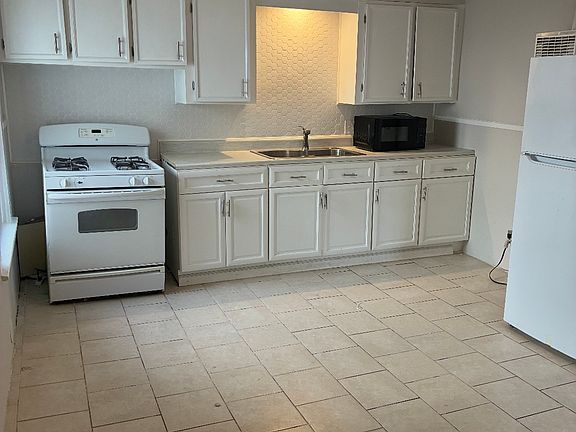 2nd image of 75 Bouvier Ave Floor 1