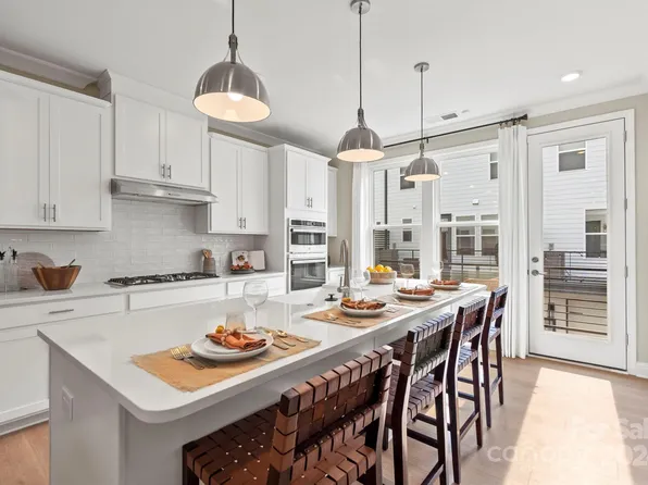 3029 Oak Landing Dr, Charlotte, NC 28205