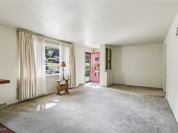 3rd image of 3727 Edgehill Cir NW