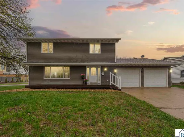 1110 Anderson Dr, Mankato, MN 56001