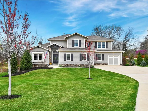 9900 W 152nd St, Overland Park, KS 66221