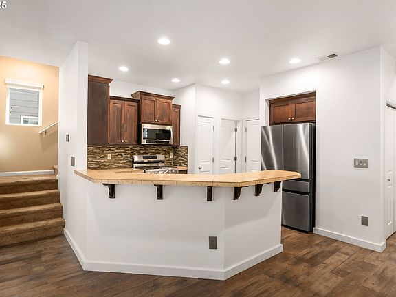 4th image of 4077 SE Lone Oak St