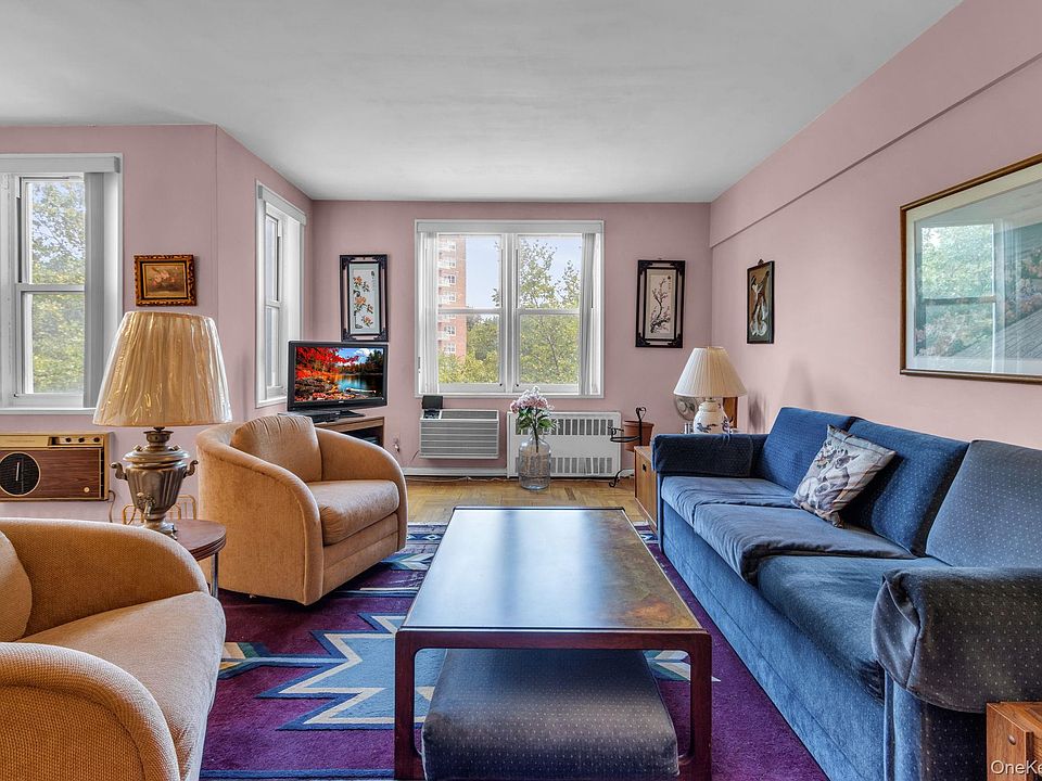 1st image of 3901 Independence Avenue #4R