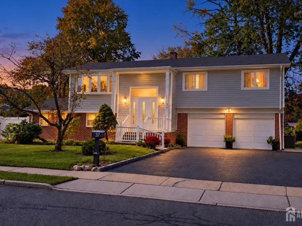 37 Valley Vale Dr, Old Bridge, NJ 08857