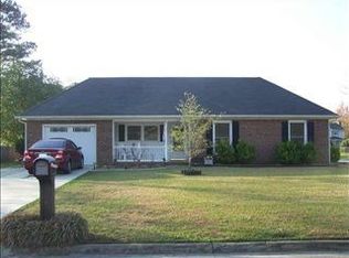 305 Raintree Rd, Jacksonville, NC 28540