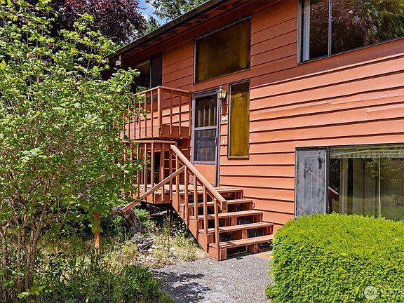 3rd image of 5359 Ruby Place NE
