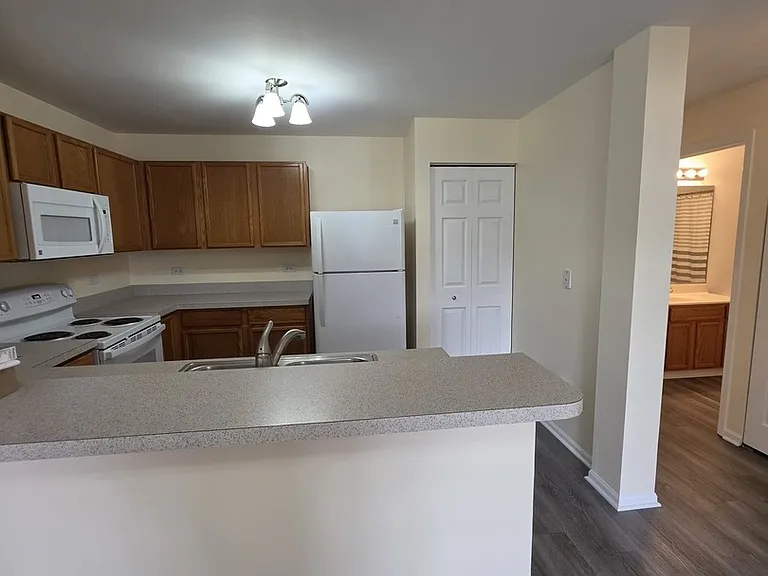 101 Silverstone Dr #101 — Photo 6