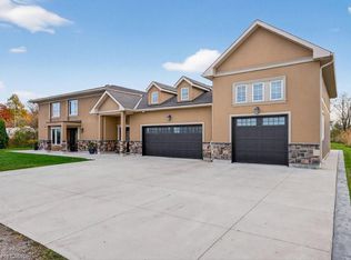 74 Green Mountain Rd E, Hamilton, ON L8J2W4