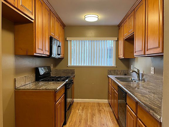 3rd image of 13538 Village Dr