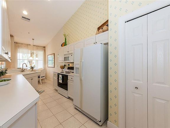 3rd image of 4610 Hawks Nest Dr #A-202