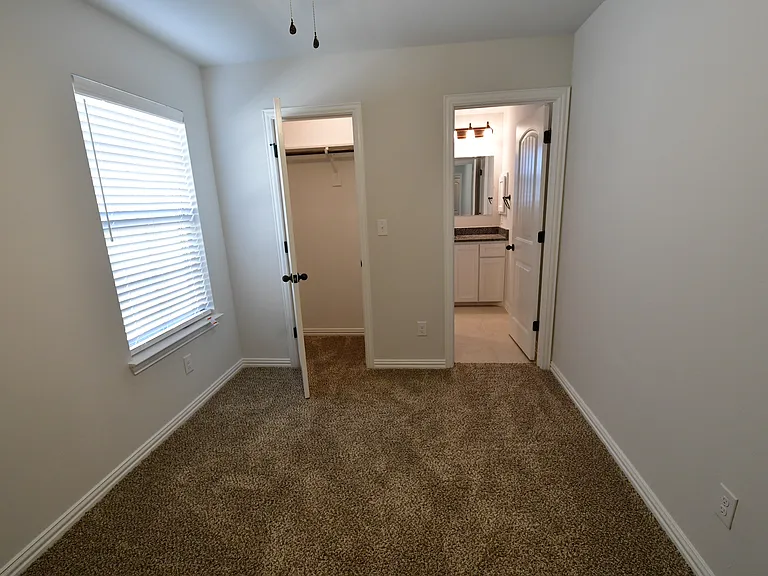 237 W Forest Ave — Photo 5