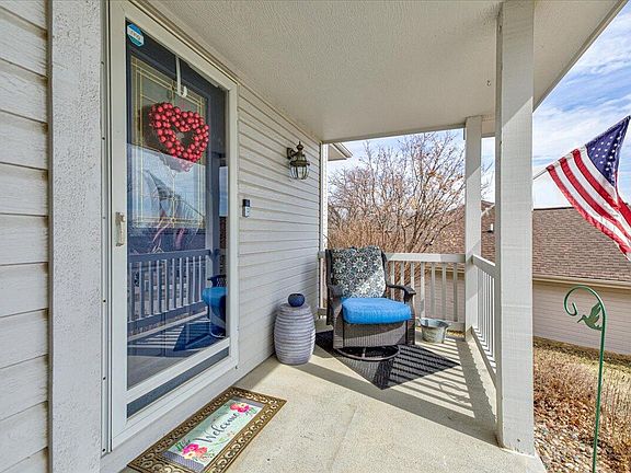 4th image of 122 E View Dr