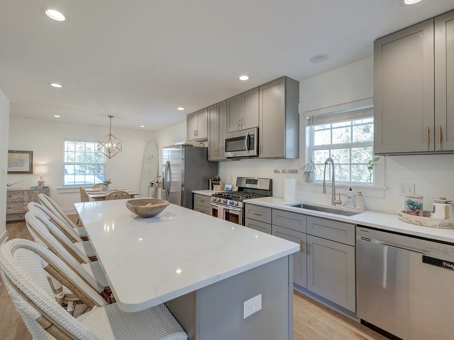 3 bed, 1600 sqft, $3,800 — Photo 3