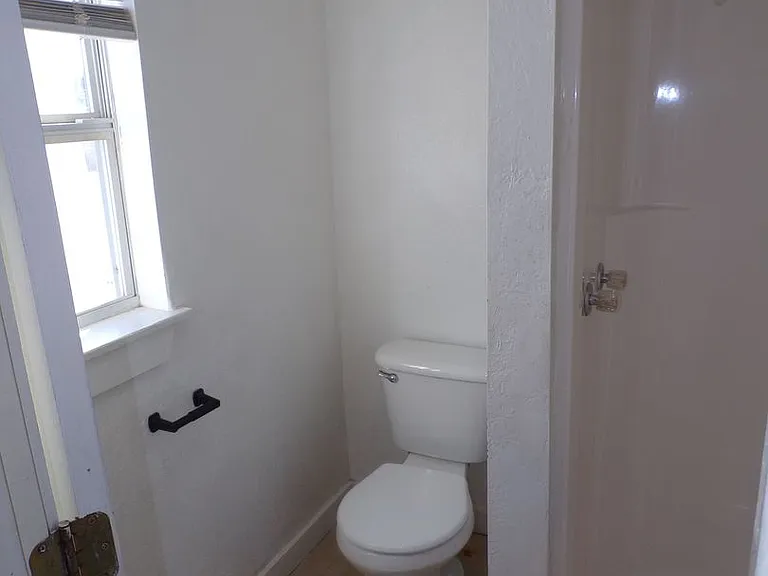 804 SW Park Ave #B — Photo 6