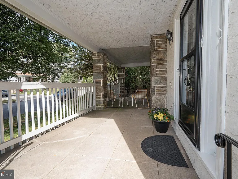 17 E Turnbull Ave — Photo 4