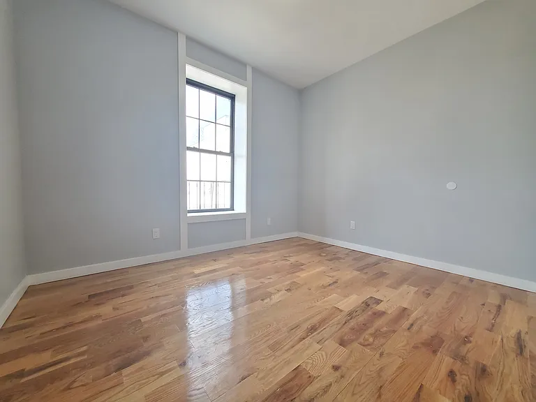 285 E 32nd St #3R — Photo 5