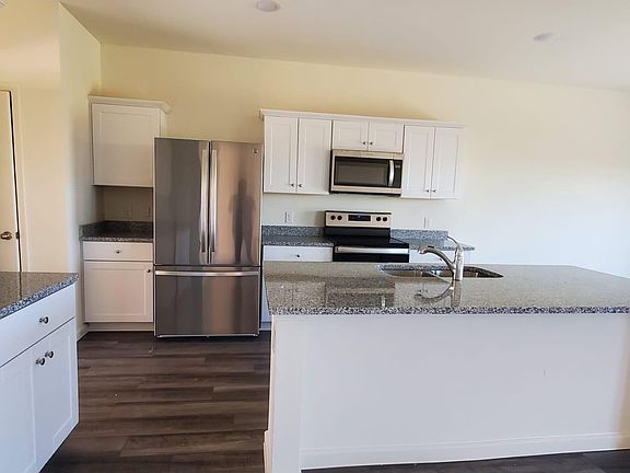 5th image of 412 Forest St