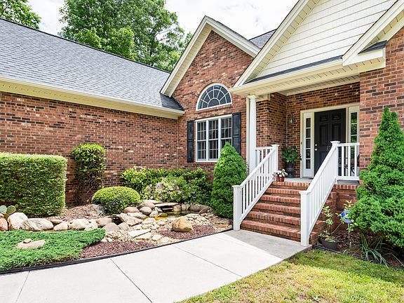 2nd image of 174 Knollwood Dr