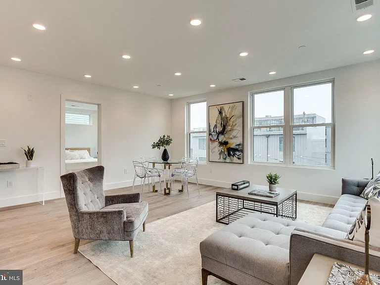 646 Newton Pl NW #303 — Photo 5