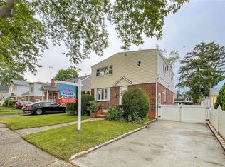 22 Lakeville Dr, New Hyde Park, NY 11040