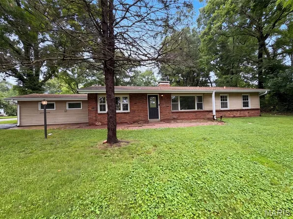 925 Woodcrest Ln, Hazelwood, MO 63042
