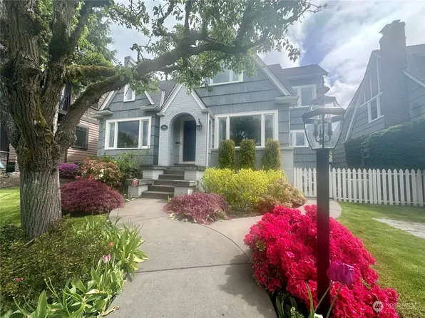 3836 43rd Avenue NE, Seattle, WA 98105