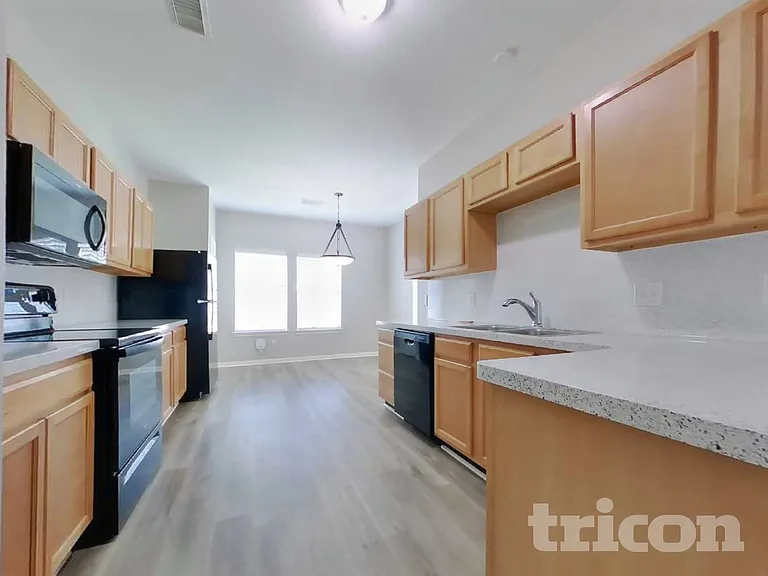 5008 Asia Ln — Photo 7