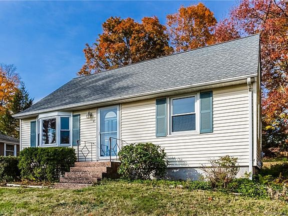 61 Lakeside Avenue