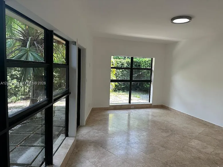 Bal Harbour Court Condo — Photo 3