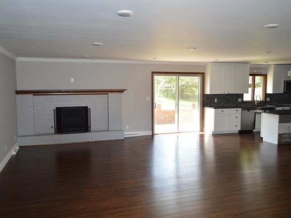 2nd image of 214 E Black St